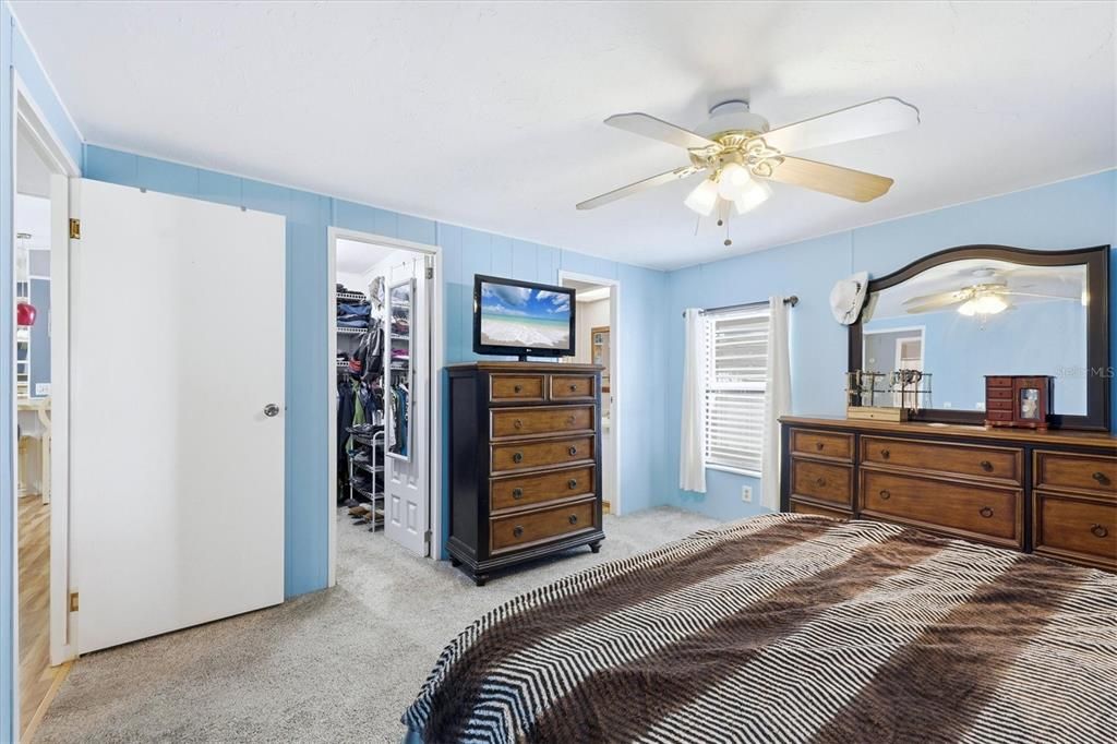 For Sale: $160,000 (2 beds, 2 baths, 936 Square Feet)