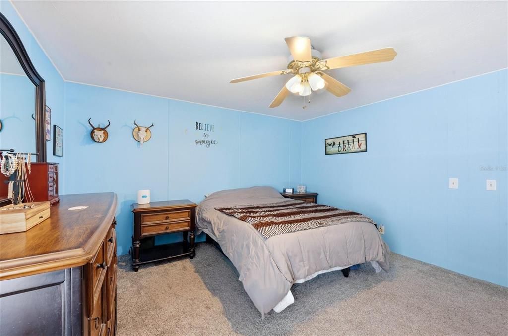 For Sale: $160,000 (2 beds, 2 baths, 936 Square Feet)