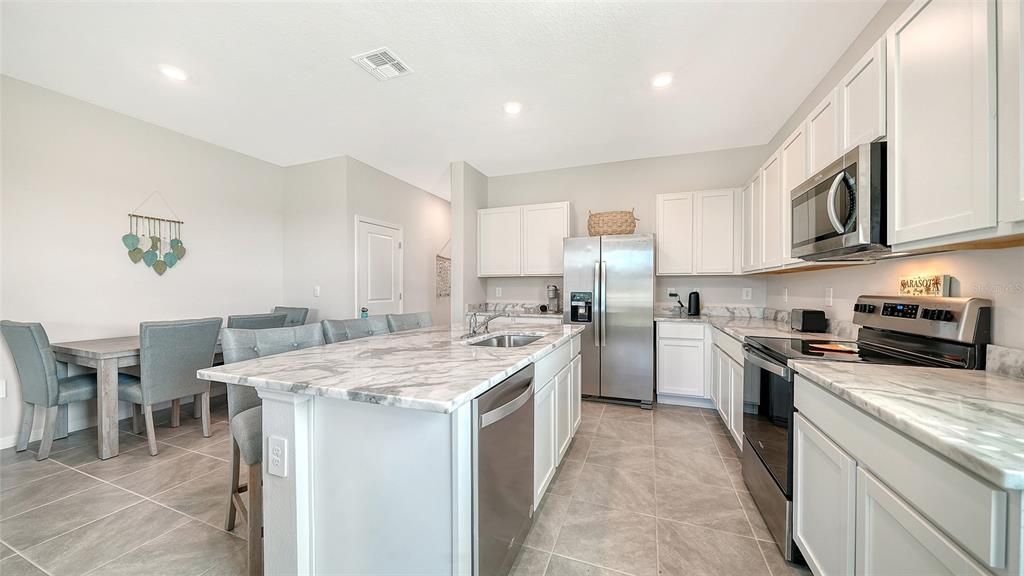 Active With Contract: $2,950 (3 beds, 2 baths, 1784 Square Feet)