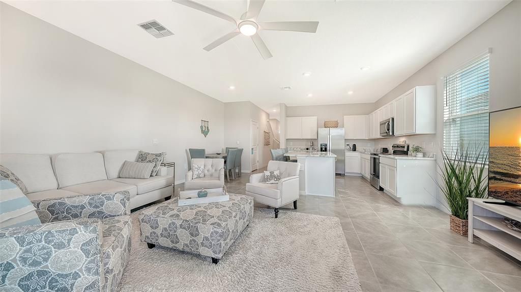 Active With Contract: $2,950 (3 beds, 2 baths, 1784 Square Feet)