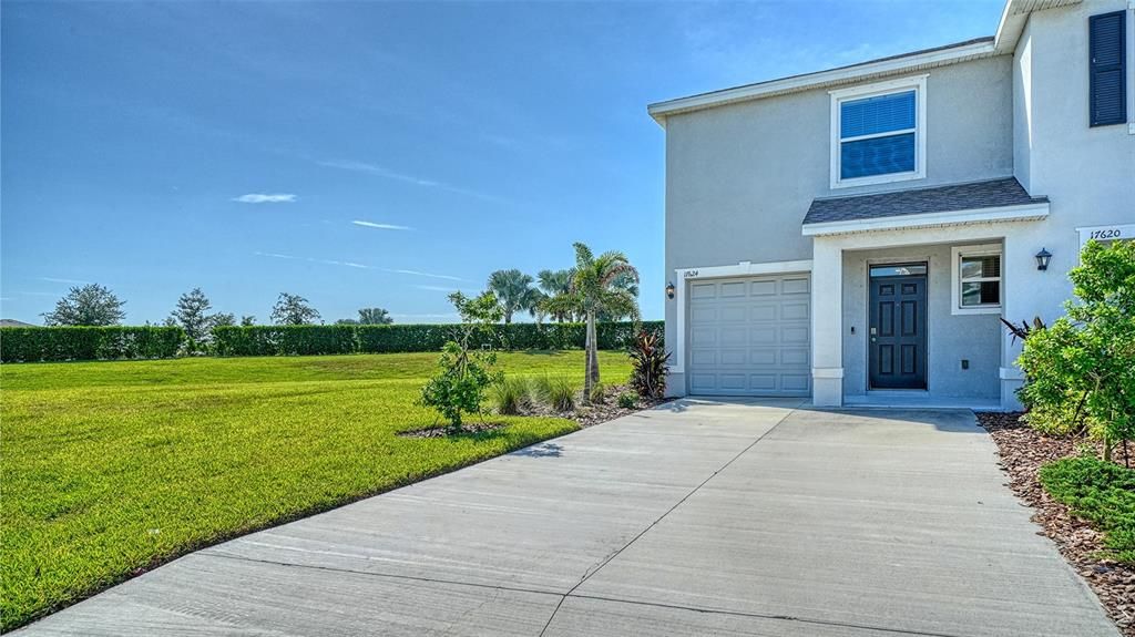 Active With Contract: $2,950 (3 beds, 2 baths, 1784 Square Feet)