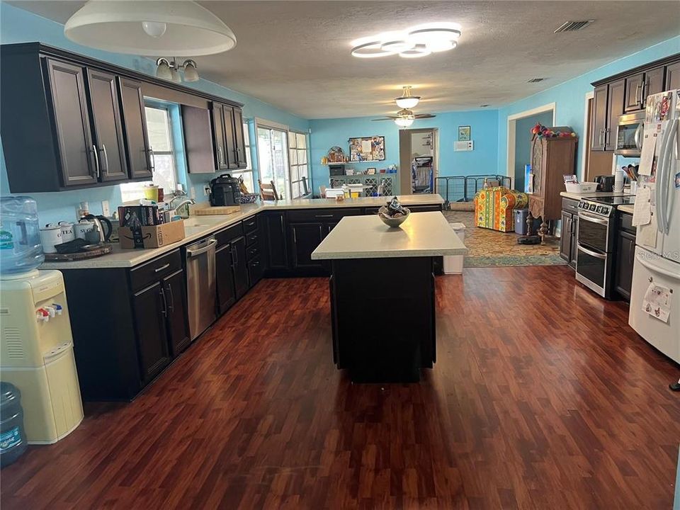 For Sale: $395,000 (3 beds, 2 baths, 2290 Square Feet)
