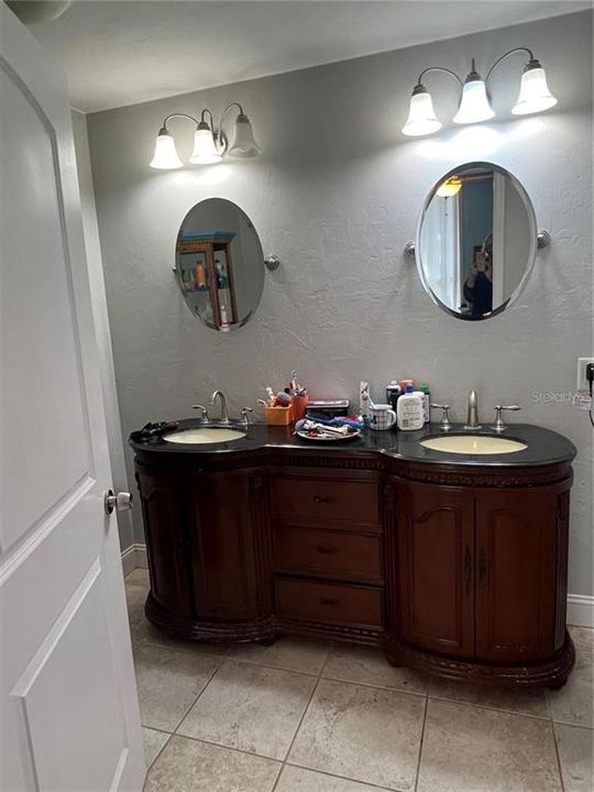 For Sale: $395,000 (3 beds, 2 baths, 2290 Square Feet)