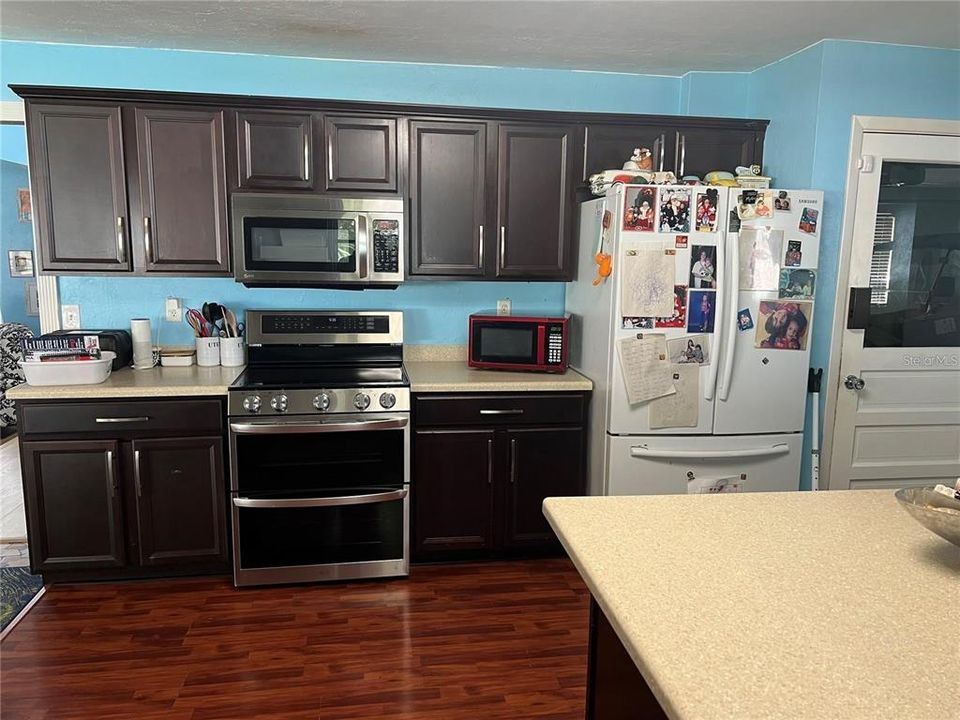 For Sale: $395,000 (3 beds, 2 baths, 2290 Square Feet)