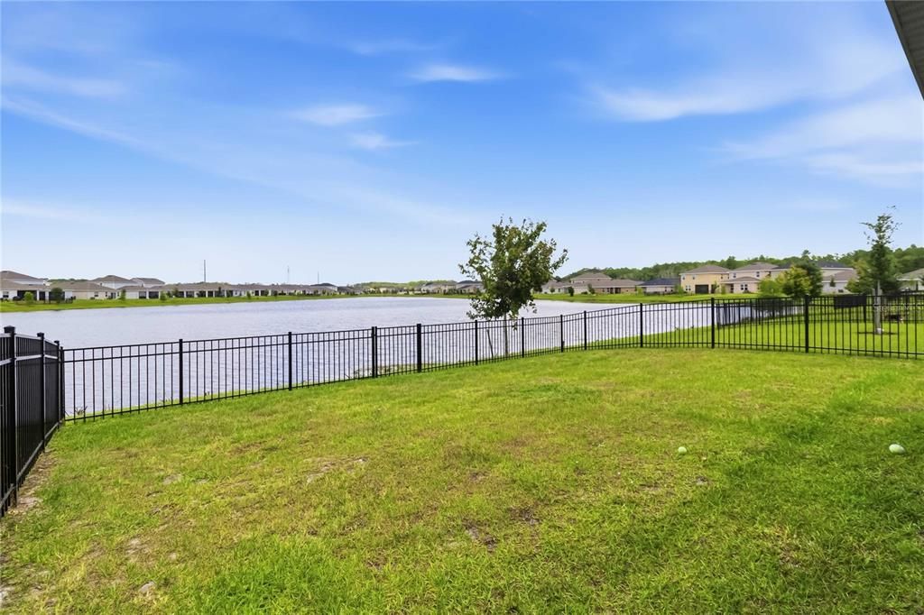 For Sale: $399,900 (4 beds, 2 baths, 1954 Square Feet)