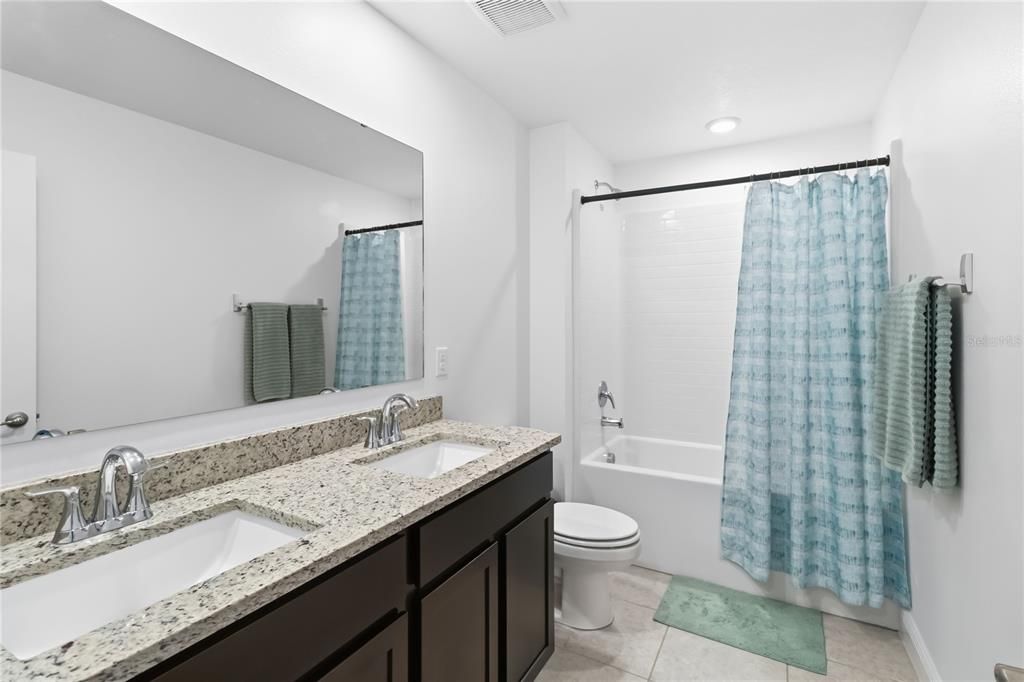 For Sale: $399,900 (4 beds, 2 baths, 1954 Square Feet)