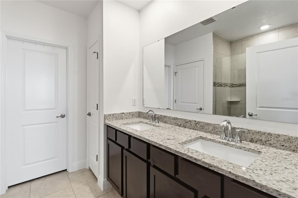 For Sale: $399,900 (4 beds, 2 baths, 1954 Square Feet)