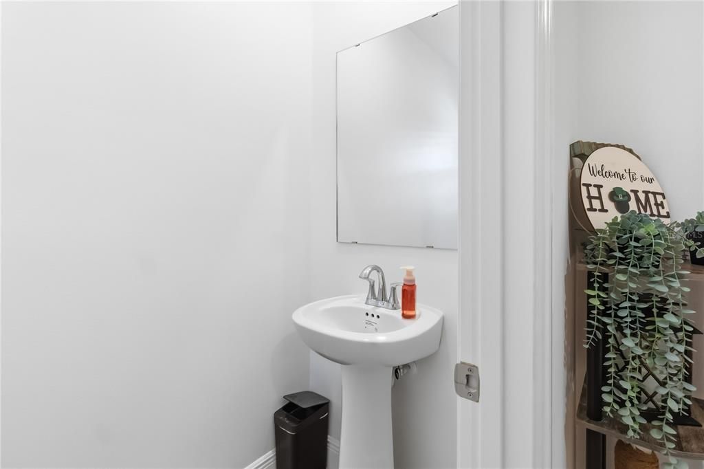 For Sale: $399,900 (4 beds, 2 baths, 1954 Square Feet)