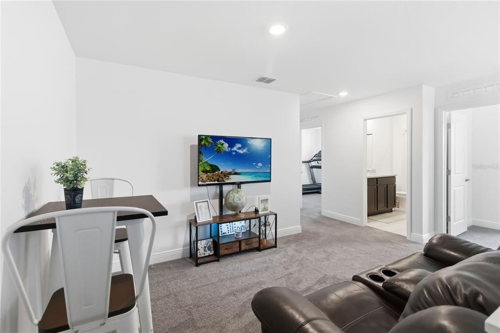 For Sale: $399,900 (4 beds, 2 baths, 1954 Square Feet)
