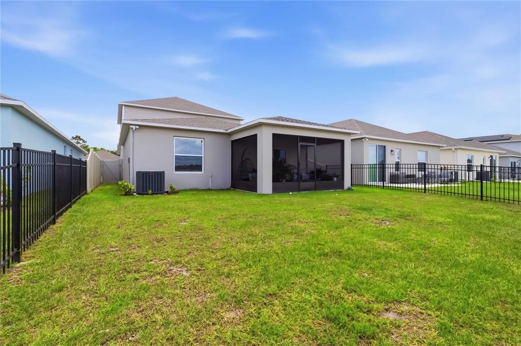 For Sale: $399,900 (4 beds, 2 baths, 1954 Square Feet)