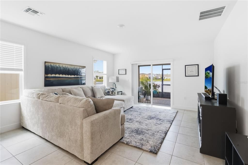For Sale: $399,900 (4 beds, 2 baths, 1954 Square Feet)