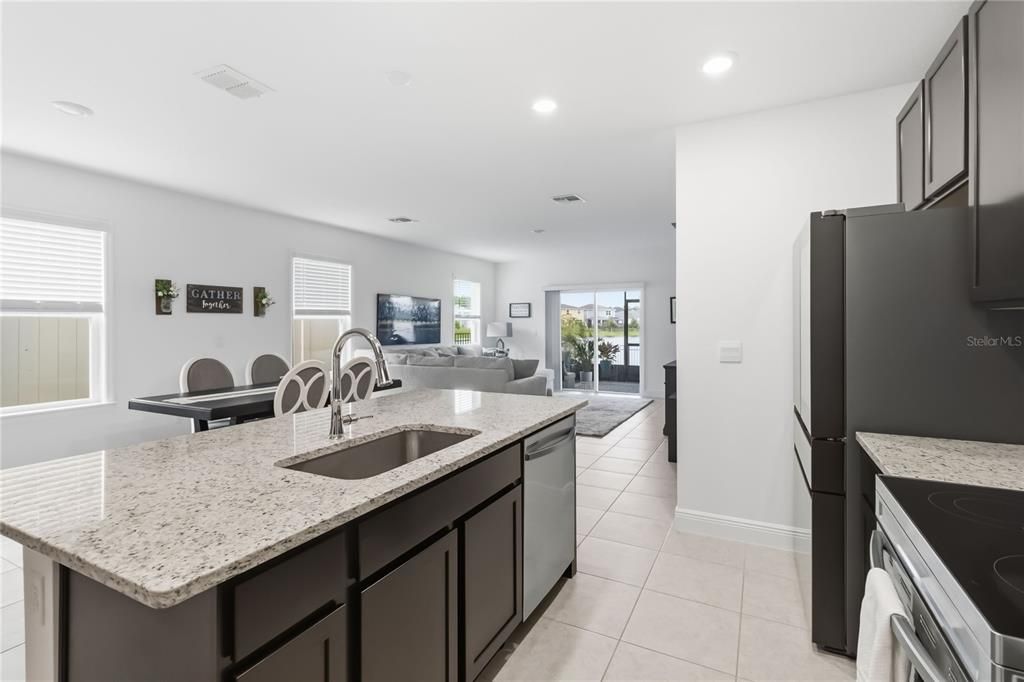 For Sale: $399,900 (4 beds, 2 baths, 1954 Square Feet)