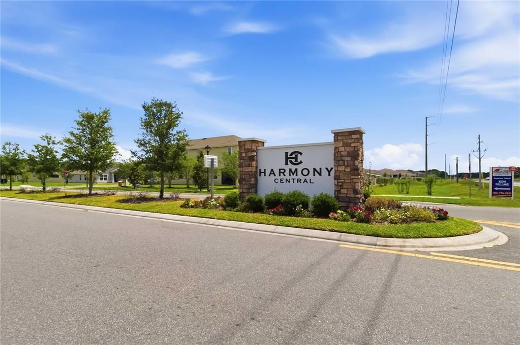 For Sale: $399,900 (4 beds, 2 baths, 1954 Square Feet)
