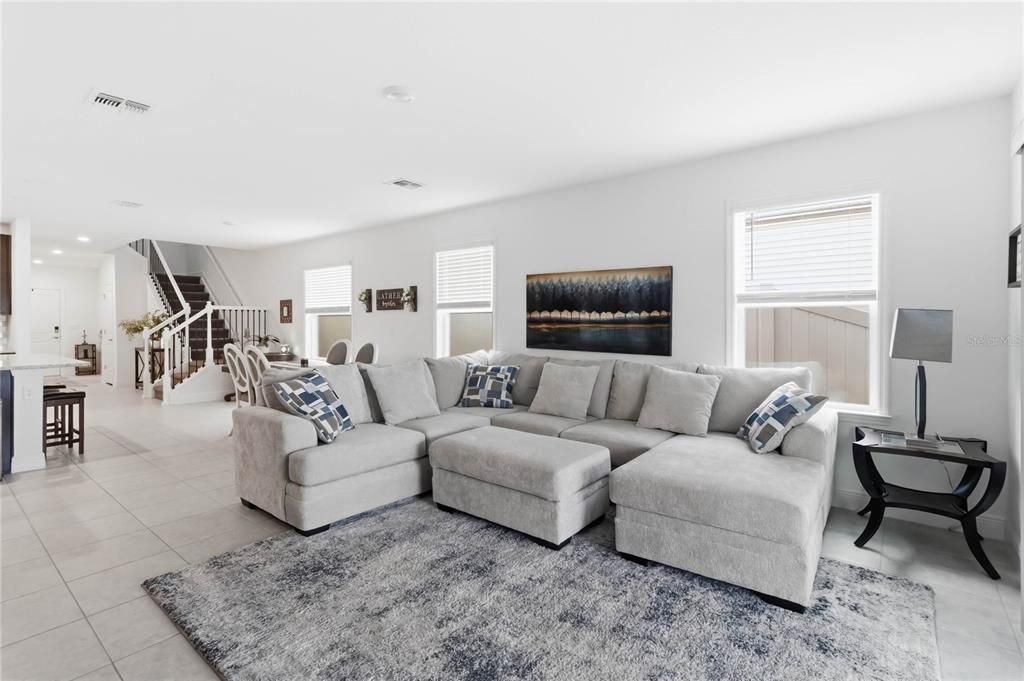 For Sale: $399,900 (4 beds, 2 baths, 1954 Square Feet)