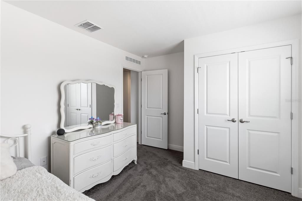 For Sale: $399,900 (4 beds, 2 baths, 1954 Square Feet)