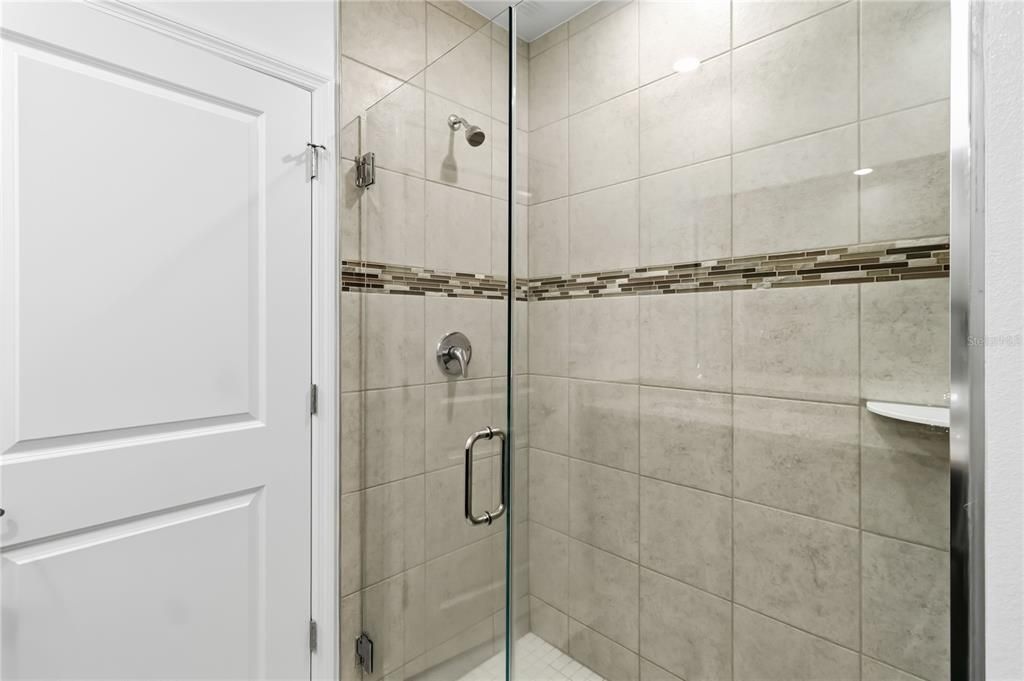 For Sale: $399,900 (4 beds, 2 baths, 1954 Square Feet)