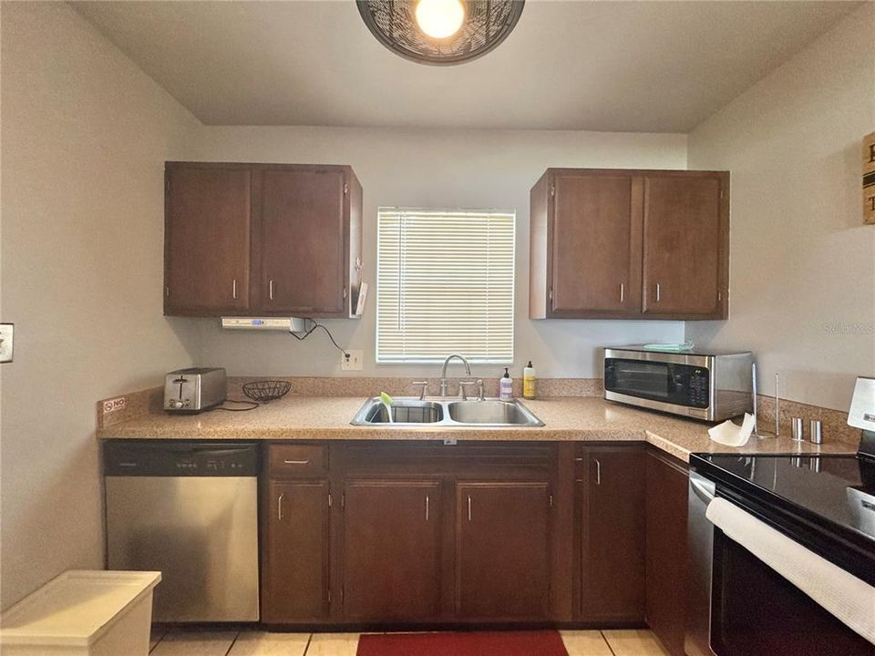 В аренду: $1,700 (2 спален, 2 ванн, 980 Квадратных фут)