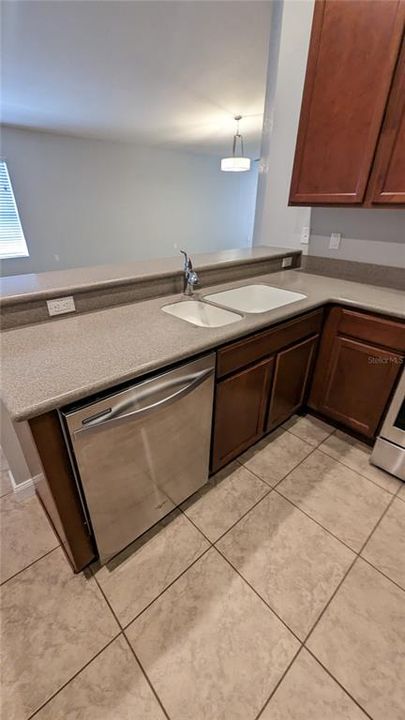 Active With Contract: $2,800 (3 beds, 2 baths, 1708 Square Feet)
