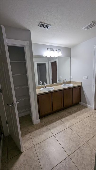 Active With Contract: $2,800 (3 beds, 2 baths, 1708 Square Feet)