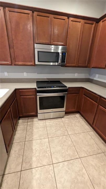 Active With Contract: $2,800 (3 beds, 2 baths, 1708 Square Feet)
