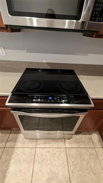 Active With Contract: $2,800 (3 beds, 2 baths, 1708 Square Feet)