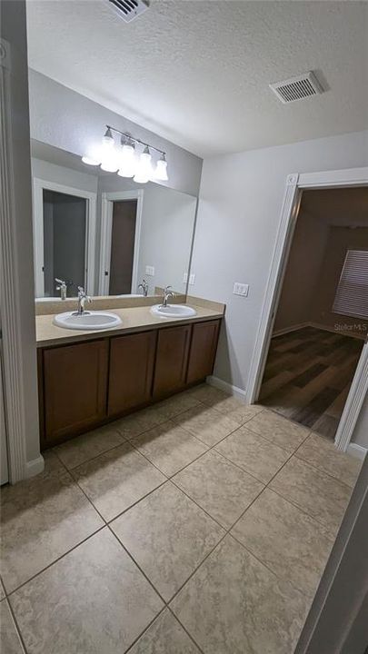 Active With Contract: $2,800 (3 beds, 2 baths, 1708 Square Feet)