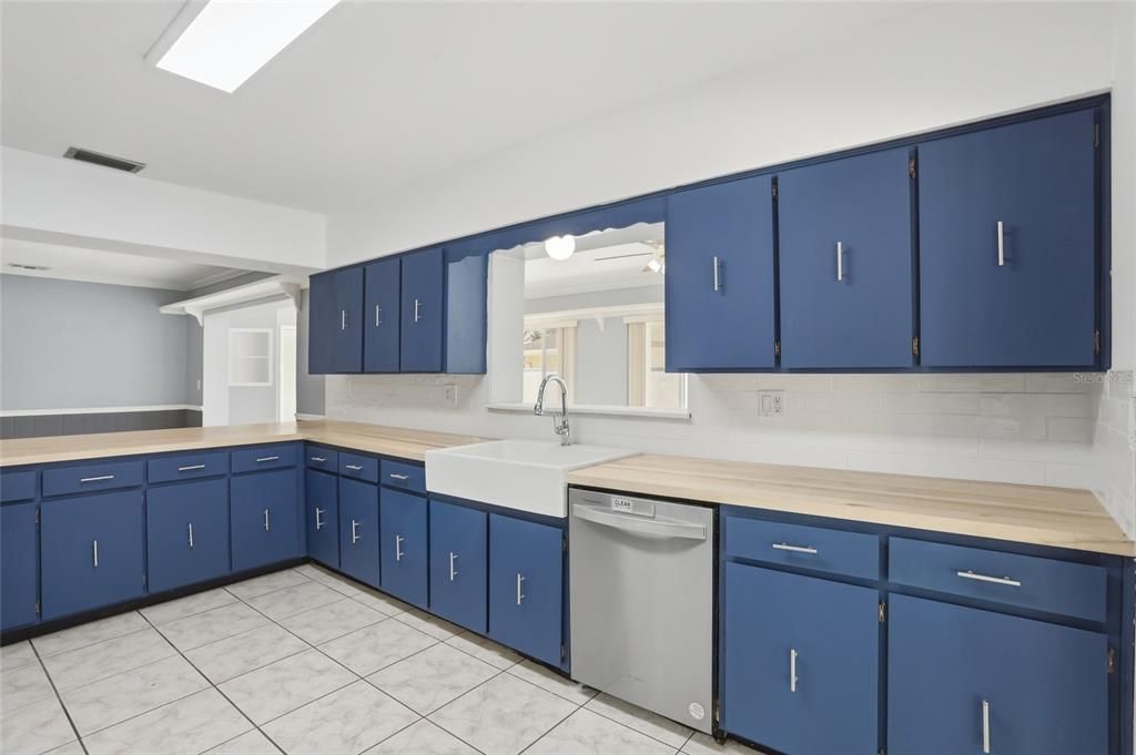 Active With Contract: $499,990 (4 beds, 2 baths, 2873 Square Feet)
