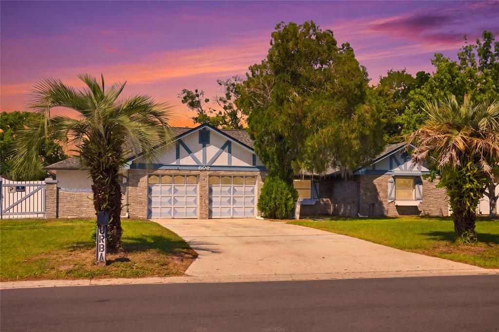 Active With Contract: $499,990 (4 beds, 2 baths, 2873 Square Feet)