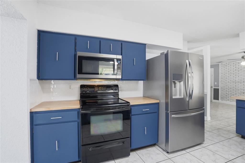 Active With Contract: $499,990 (4 beds, 2 baths, 2873 Square Feet)