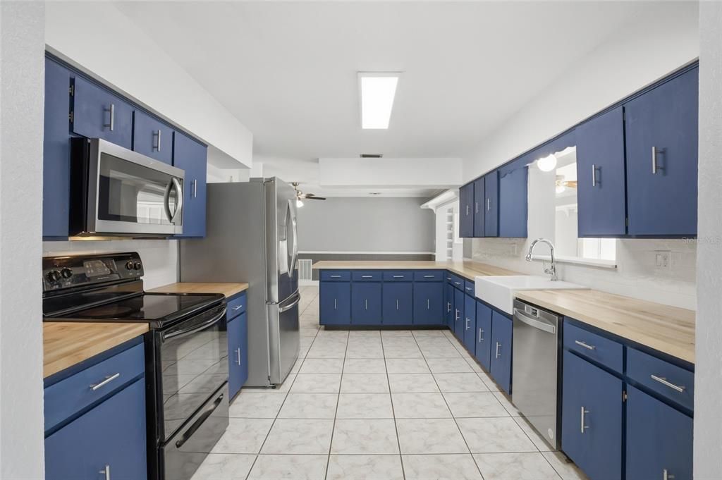 Active With Contract: $499,990 (4 beds, 2 baths, 2873 Square Feet)