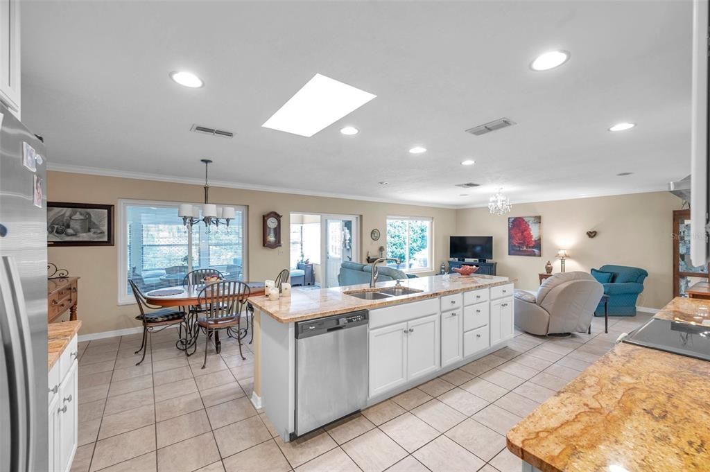 Activo con contrato: $485,000 (2 camas, 2 baños, 1875 Pies cuadrados)