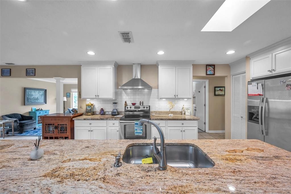 Activo con contrato: $485,000 (2 camas, 2 baños, 1875 Pies cuadrados)
