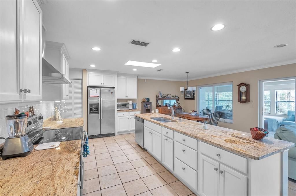 Activo con contrato: $485,000 (2 camas, 2 baños, 1875 Pies cuadrados)