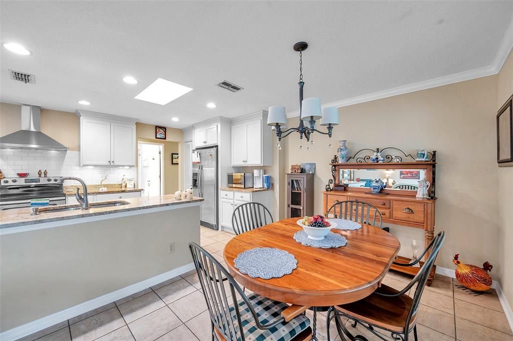 Activo con contrato: $485,000 (2 camas, 2 baños, 1875 Pies cuadrados)