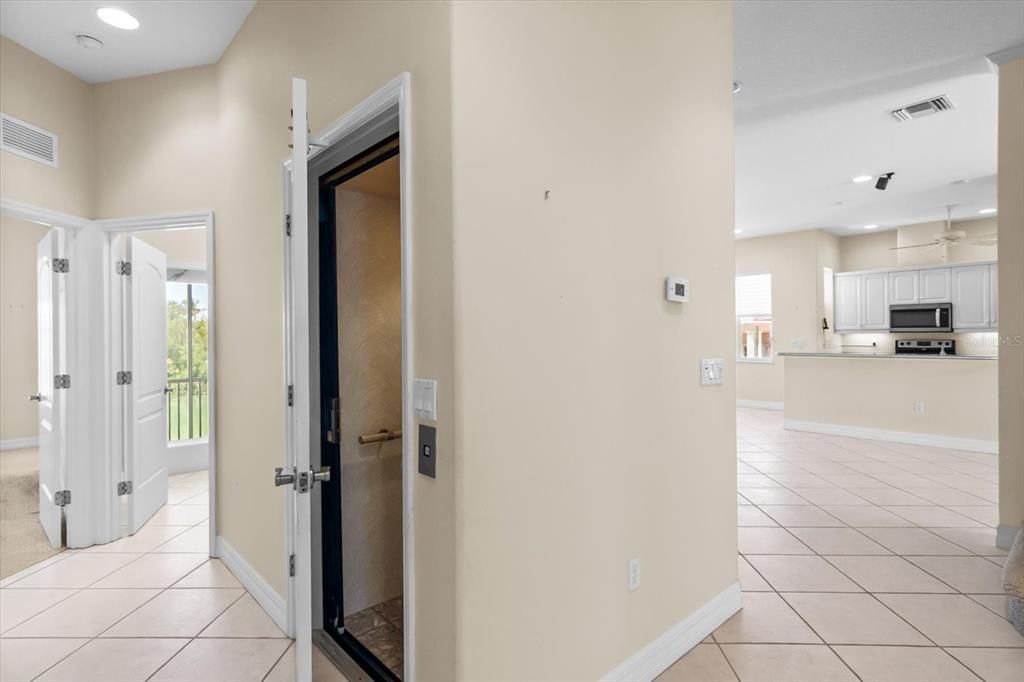 Activo con contrato: $2,550,000 (3 camas, 3 baños, 2813 Pies cuadrados)