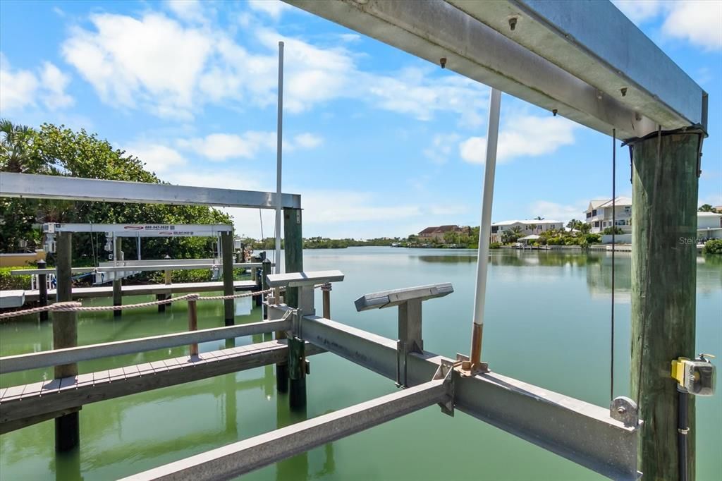 Activo con contrato: $2,550,000 (3 camas, 3 baños, 2813 Pies cuadrados)