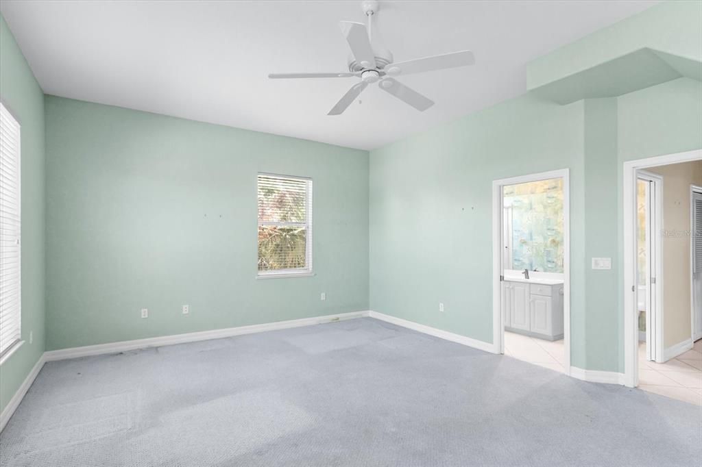 Activo con contrato: $2,550,000 (3 camas, 3 baños, 2813 Pies cuadrados)