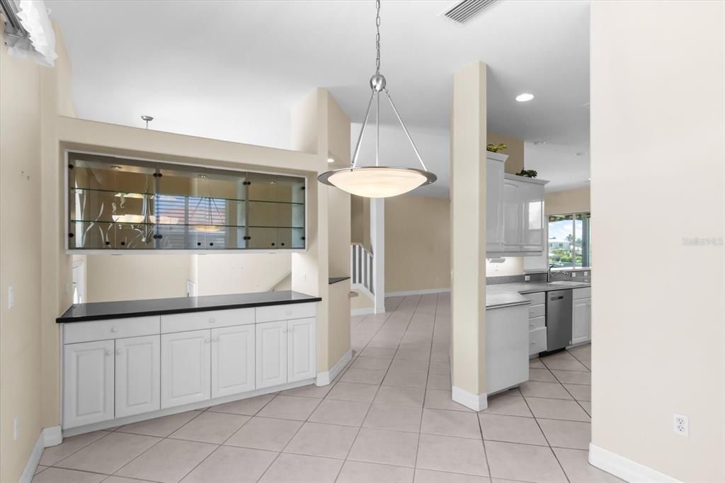 Activo con contrato: $2,550,000 (3 camas, 3 baños, 2813 Pies cuadrados)