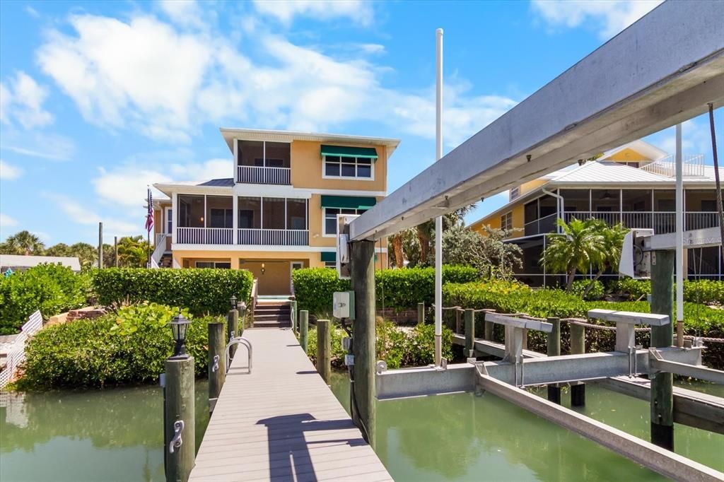 Activo con contrato: $2,550,000 (3 camas, 3 baños, 2813 Pies cuadrados)