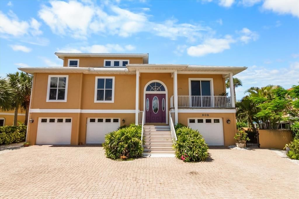 Activo con contrato: $2,550,000 (3 camas, 3 baños, 2813 Pies cuadrados)