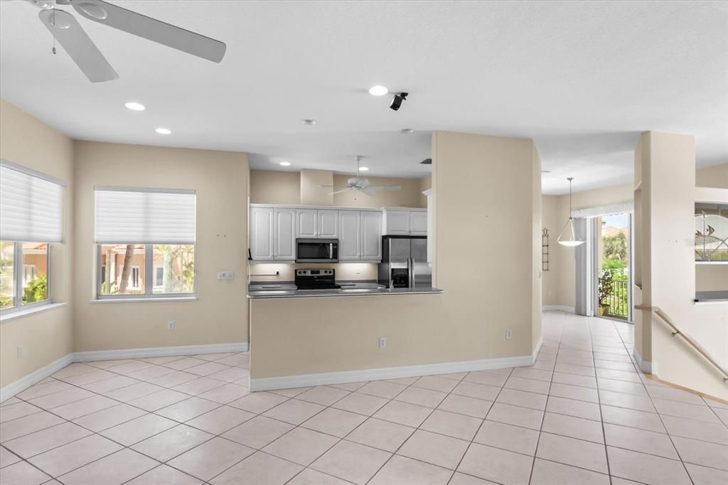 Activo con contrato: $2,550,000 (3 camas, 3 baños, 2813 Pies cuadrados)