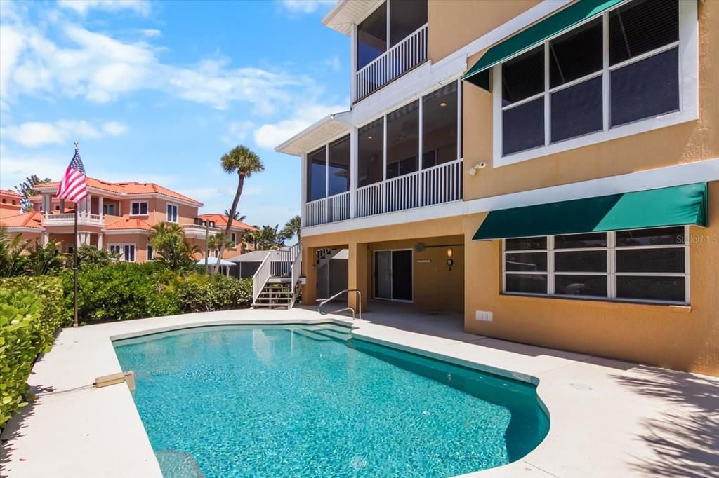 Activo con contrato: $2,550,000 (3 camas, 3 baños, 2813 Pies cuadrados)