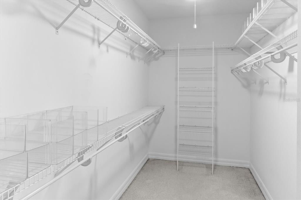 Activo con contrato: $2,550,000 (3 camas, 3 baños, 2813 Pies cuadrados)
