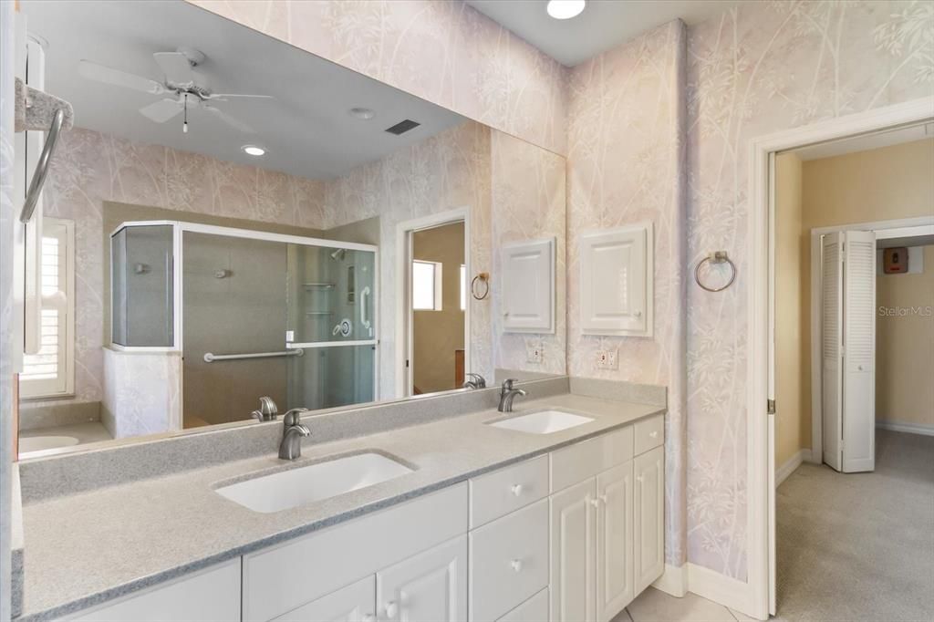 Activo con contrato: $2,550,000 (3 camas, 3 baños, 2813 Pies cuadrados)