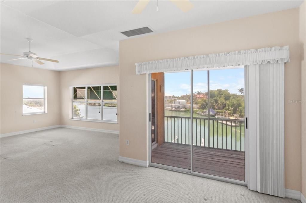Activo con contrato: $2,550,000 (3 camas, 3 baños, 2813 Pies cuadrados)