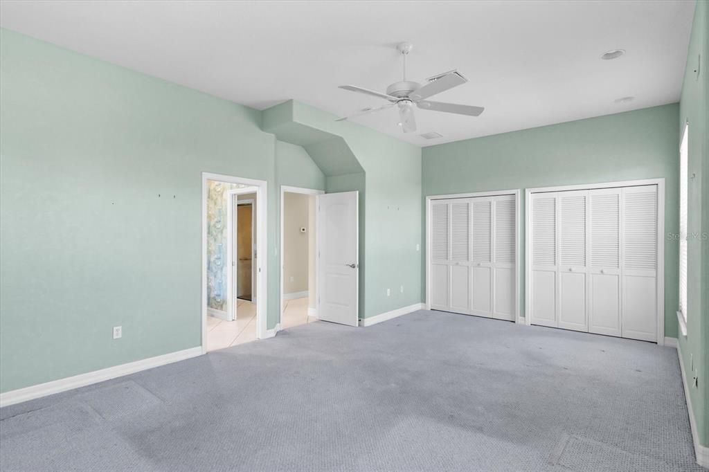 Activo con contrato: $2,550,000 (3 camas, 3 baños, 2813 Pies cuadrados)