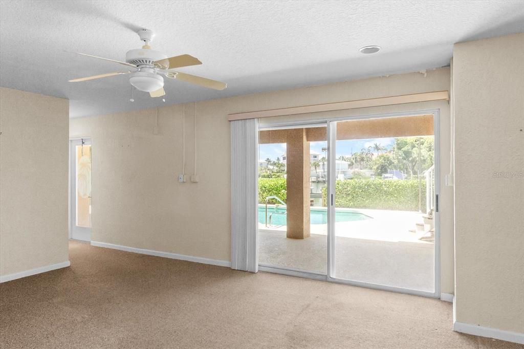 Activo con contrato: $2,550,000 (3 camas, 3 baños, 2813 Pies cuadrados)