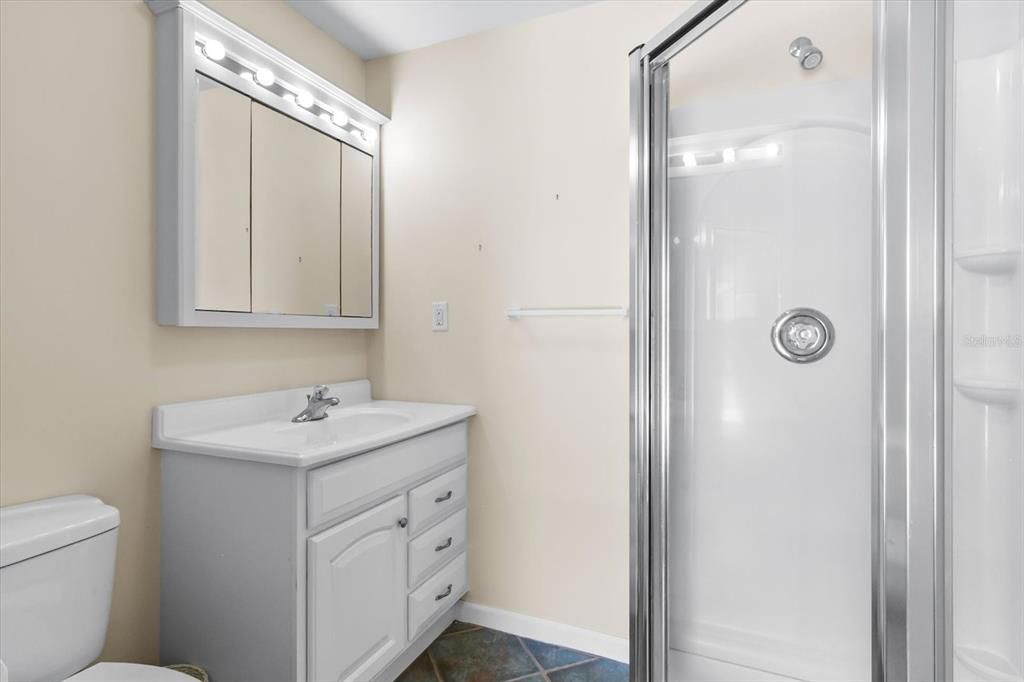 Activo con contrato: $2,550,000 (3 camas, 3 baños, 2813 Pies cuadrados)