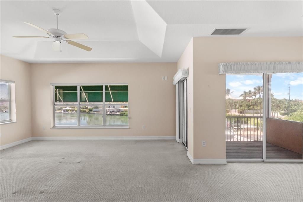 Activo con contrato: $2,550,000 (3 camas, 3 baños, 2813 Pies cuadrados)
