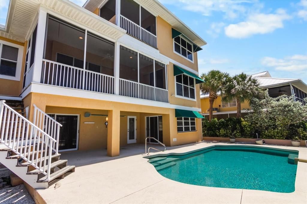 Activo con contrato: $2,550,000 (3 camas, 3 baños, 2813 Pies cuadrados)